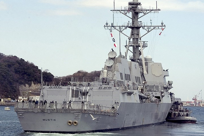 Cận cảnh chiến hạm Mustin của Mỹ vừa đi sát Đá Vành Khăn ở Biển Đông